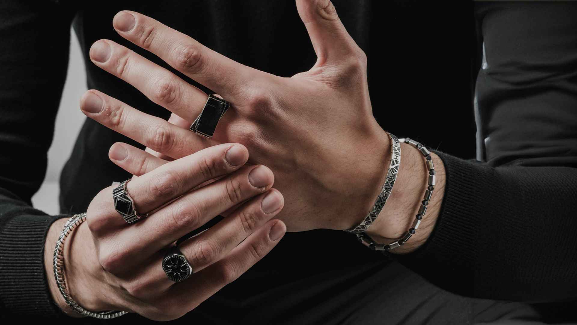 Babalar Günü Hediyesi: Erkek Takılarında 2025 Trendleri ile Babanızı Mutlu Edin