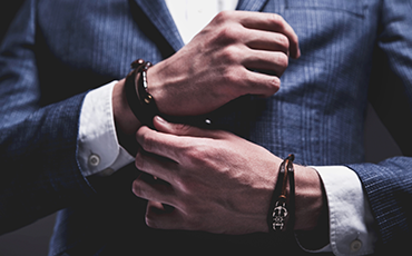 2025’te Erkekler İçin Takı Modası: Trendler ve İpuçları 2025’te Erkekler İçin Takı Modası: Trendler ve İpuçları