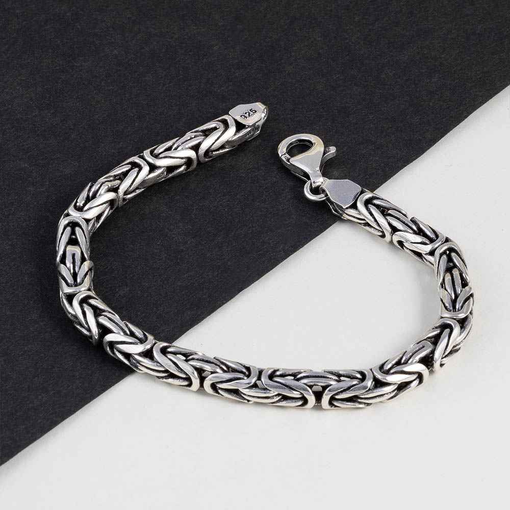 Zarif Dokunuş: Erkek Gümüş Bileklik ile Stilini Yenile