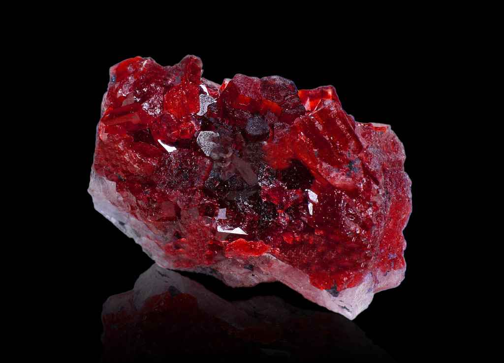 Lal Taşı Nedir? Faydaları ve Kullanım Alanları