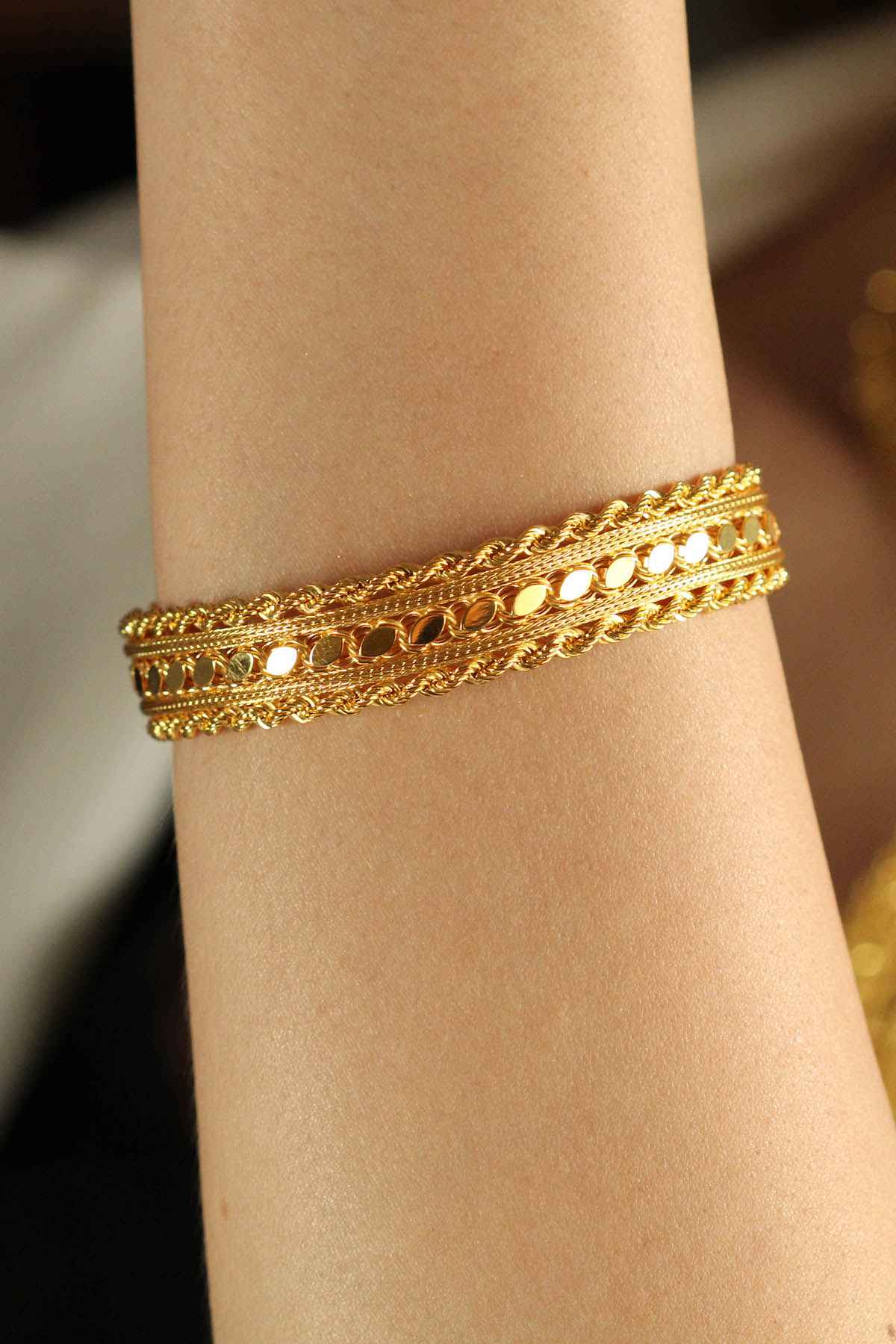 Altın Bileklik Seçerken Nelere Dikkat Edilmeli? Altın Bileklik Seçerken Nelere Dikkat Edilmeli?