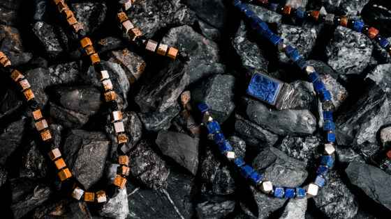 2025’te Erkekler İçin Takı Modası: Trendler ve İpuçları ile Ünlülerin Şıklığını Yakalayın