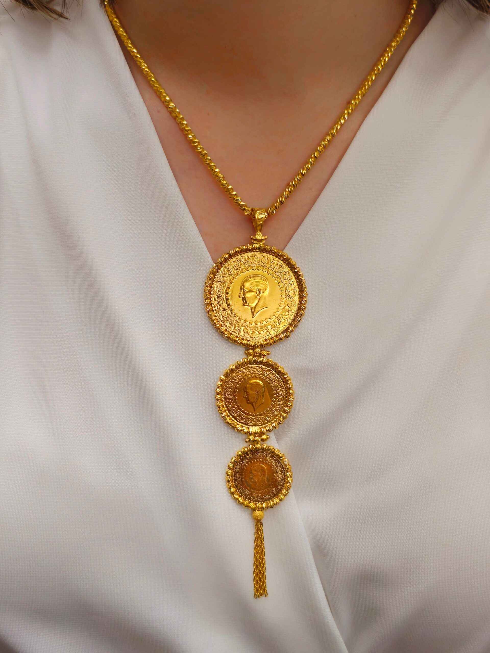 Altın Kolye Seçerken Nelere Dikkat Edilmeli? Uzmanından Öneriler Altın Kolye Seçerken Nelere Dikkat Edilmeli? Uzmanından Öneriler