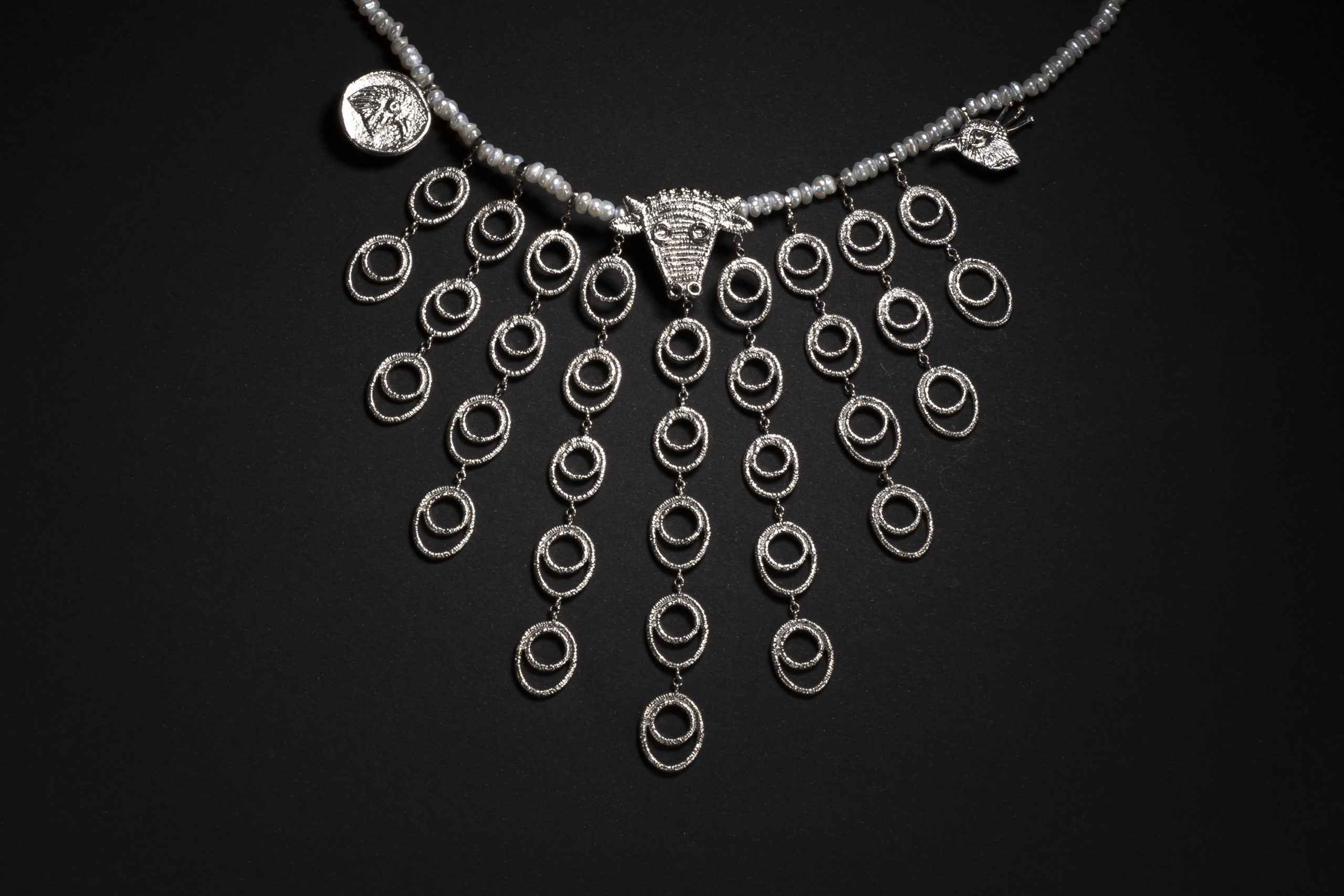 Takılarla Anlatılan Tarihi Hikayeler