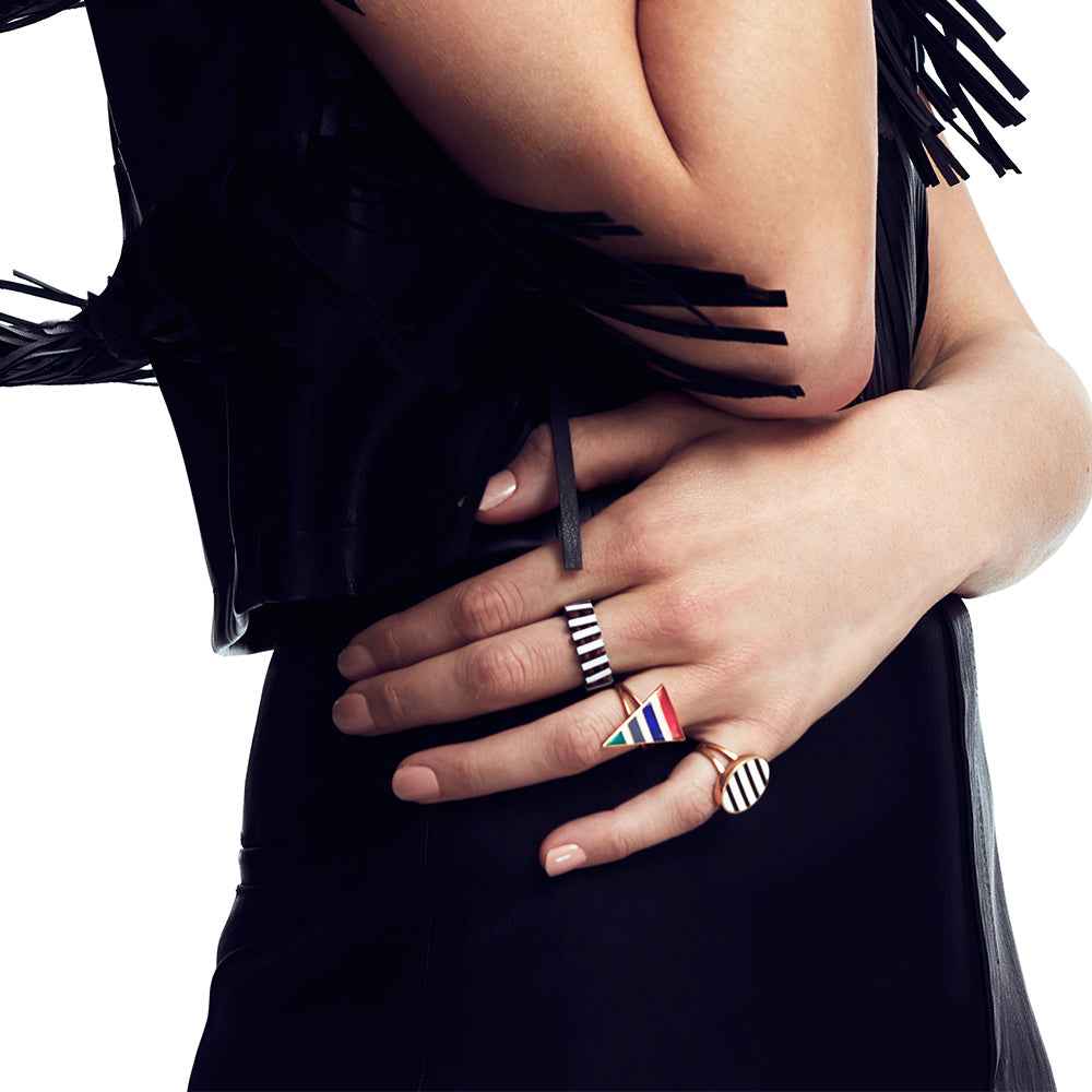 Sade ve Zarif: Minimalist Takılar Nasıl Kullanılır? Günlük Hayatta Şıklığı Yakalayın